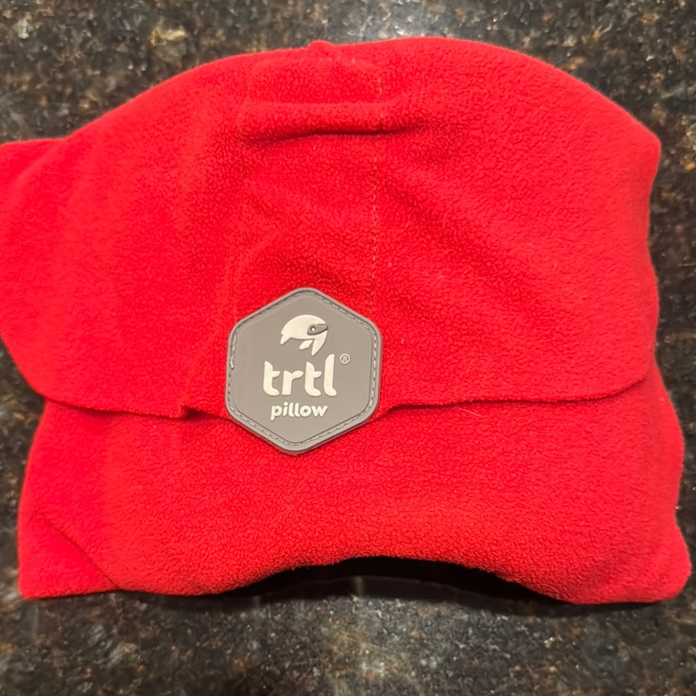 Trtl travel pillow - red